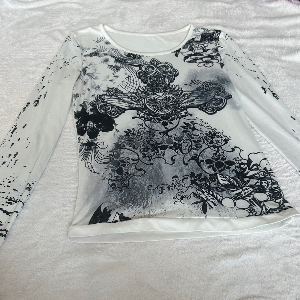 Amazon Black and White Floral Graphic Blouse